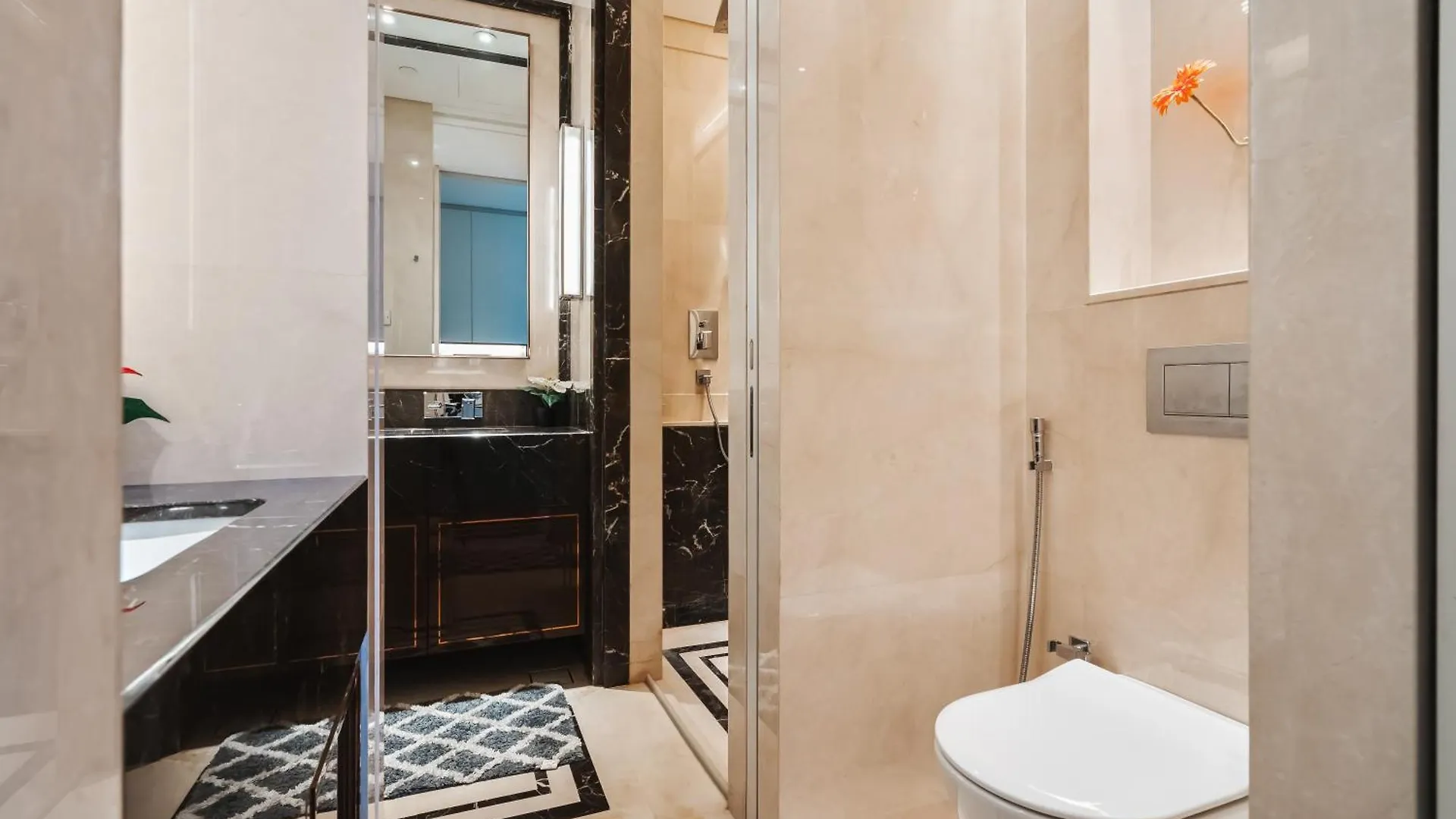 Luxury 2Br Designer Suite Above Pavilion Mall Kuala Lumpur 0*,  Ma­lay­sia